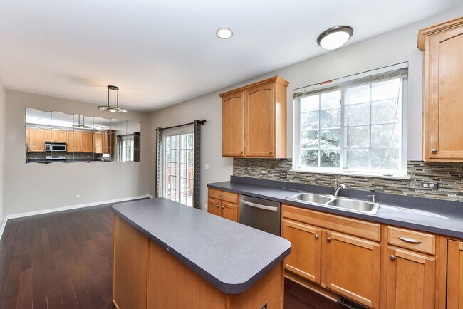 Building Photo - 554 Declaration Ln