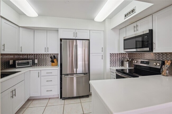 Building Photo - 3505 S Ocean Dr