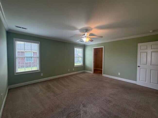 Building Photo - 2850 Foxcroft Cir