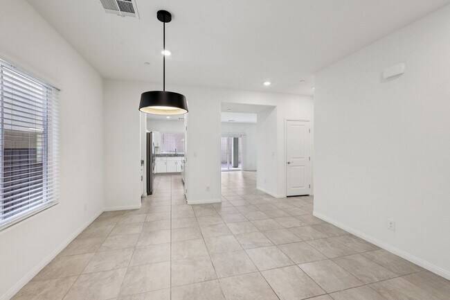 Building Photo - 10971 Meridian Flds Ave