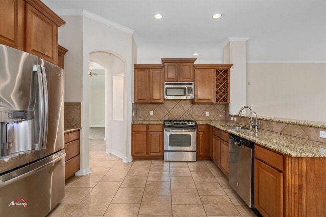 Building Photo - 306 Avondale Ln