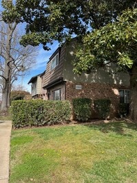 Building Photo - Beautiful 3 Bedroom and 1.5 Bathroom Condo $2,195.00 Available Now