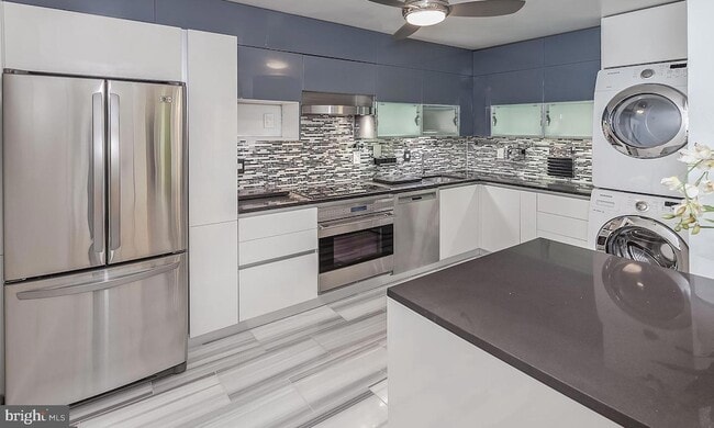 Building Photo - 5902 Mt Eagle Dr