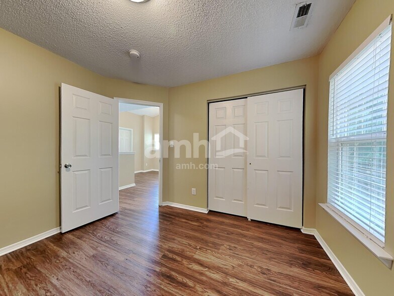 Building Photo - 3049 Buttonwood Ln