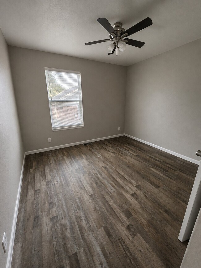 Building Photo - 114 N Wild Horse St