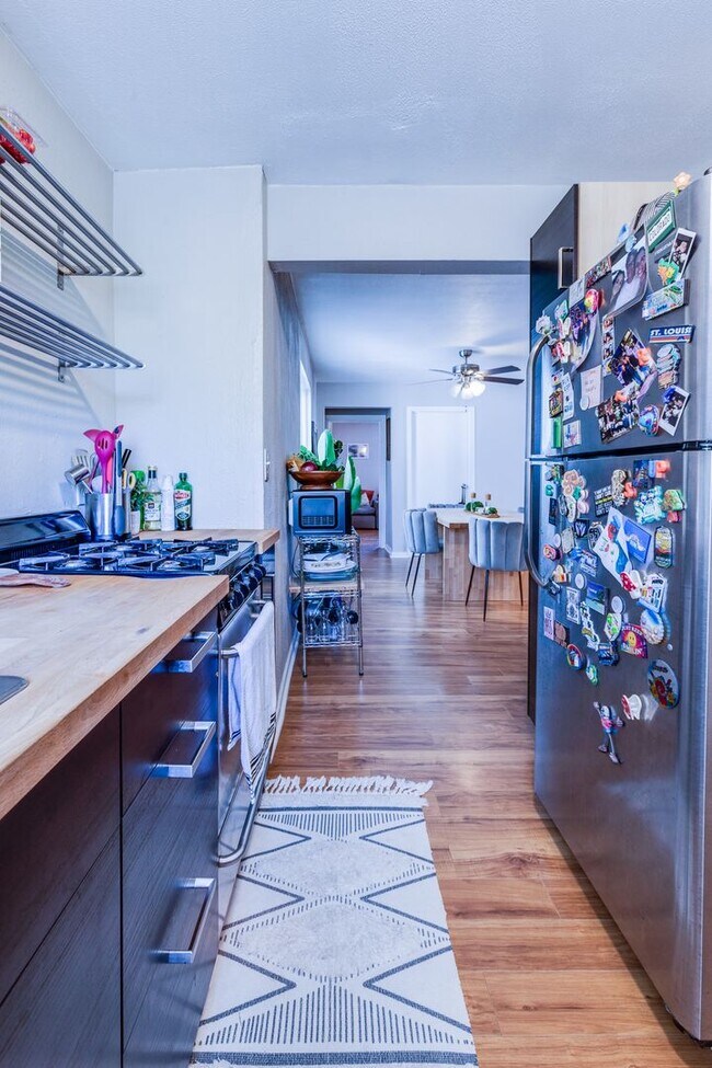 Building Photo - 1022 E Warrington Ave