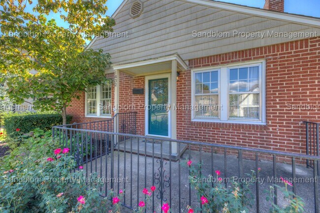 Building Photo - For Lease | Brookside | $1800 Rent | Available now!