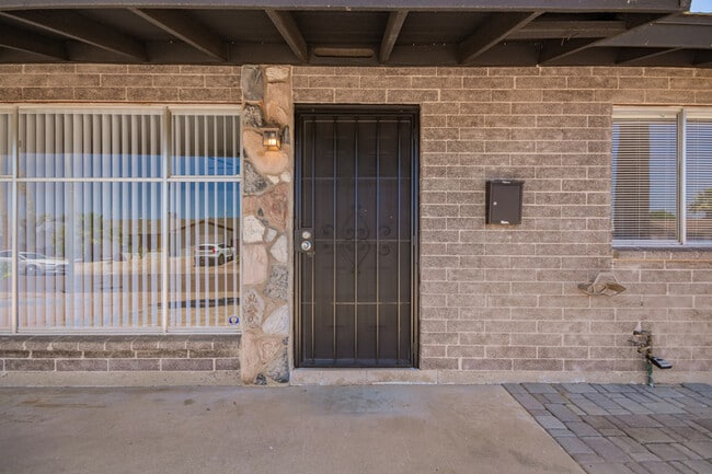 Building Photo - 7813 E Cypress St