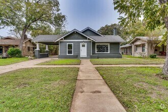 Building Photo - Beautiful home in Southwest Cleburne