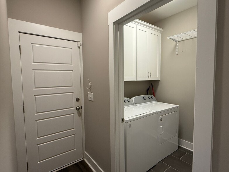 Building Photo - Beautiful Craftsman Style 2 Story Home in Parkerson`s Mill