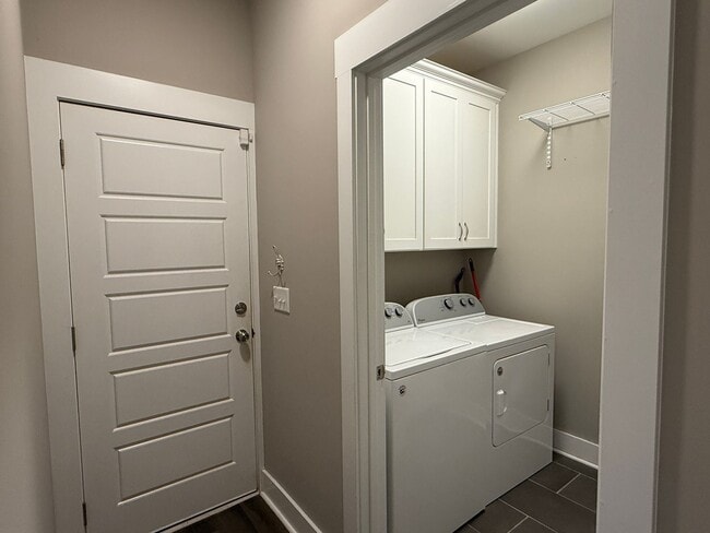 Building Photo - Beautiful Craftsman Style 2 Story Home in Parkerson`s Mill