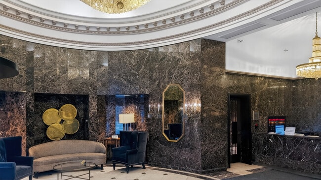 Building Photo - 10 E Ontario St