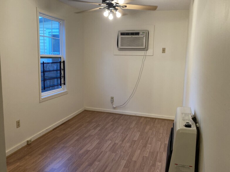 Building Photo - 2750 Orchid St