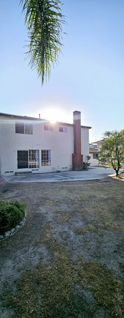 Building Photo - Beautiful 5BR/4BA Home with Large Yard & P...