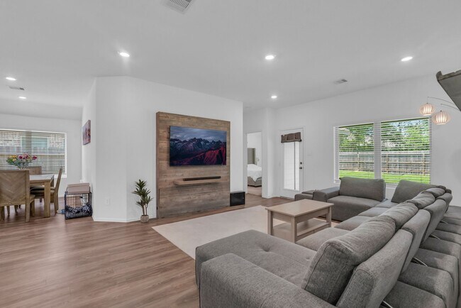 Building Photo - 1413 Cantabria Ct