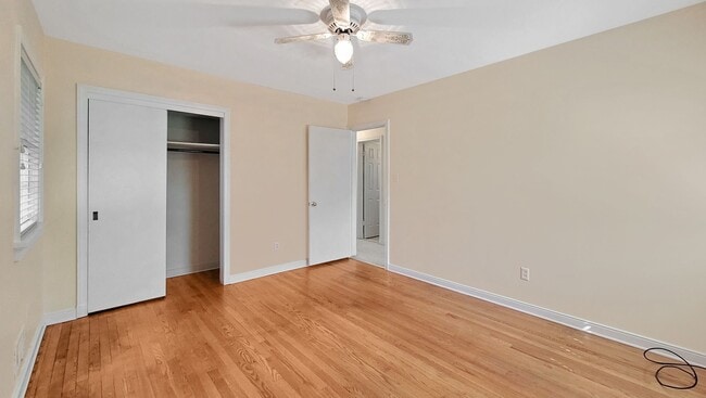 Building Photo - STUNNING 3 bedroom home with a BEAUTIFUL g...