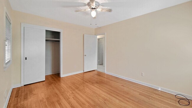 Building Photo - STUNNING 3 bedroom home with a BEAUTIFUL garden in Dumbarton. COME SEE!