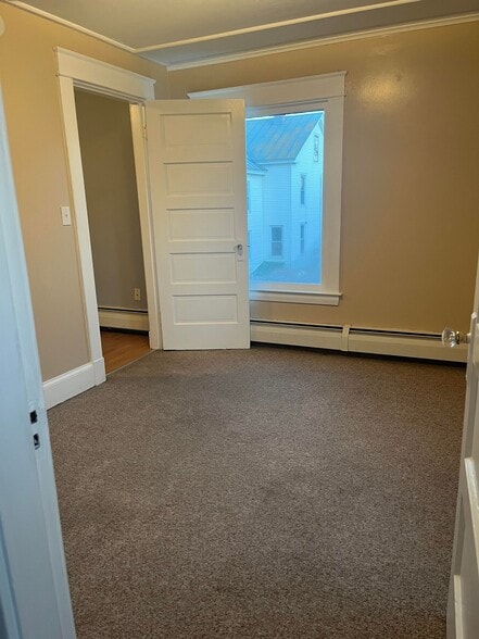 Building Photo - 14 Elm St