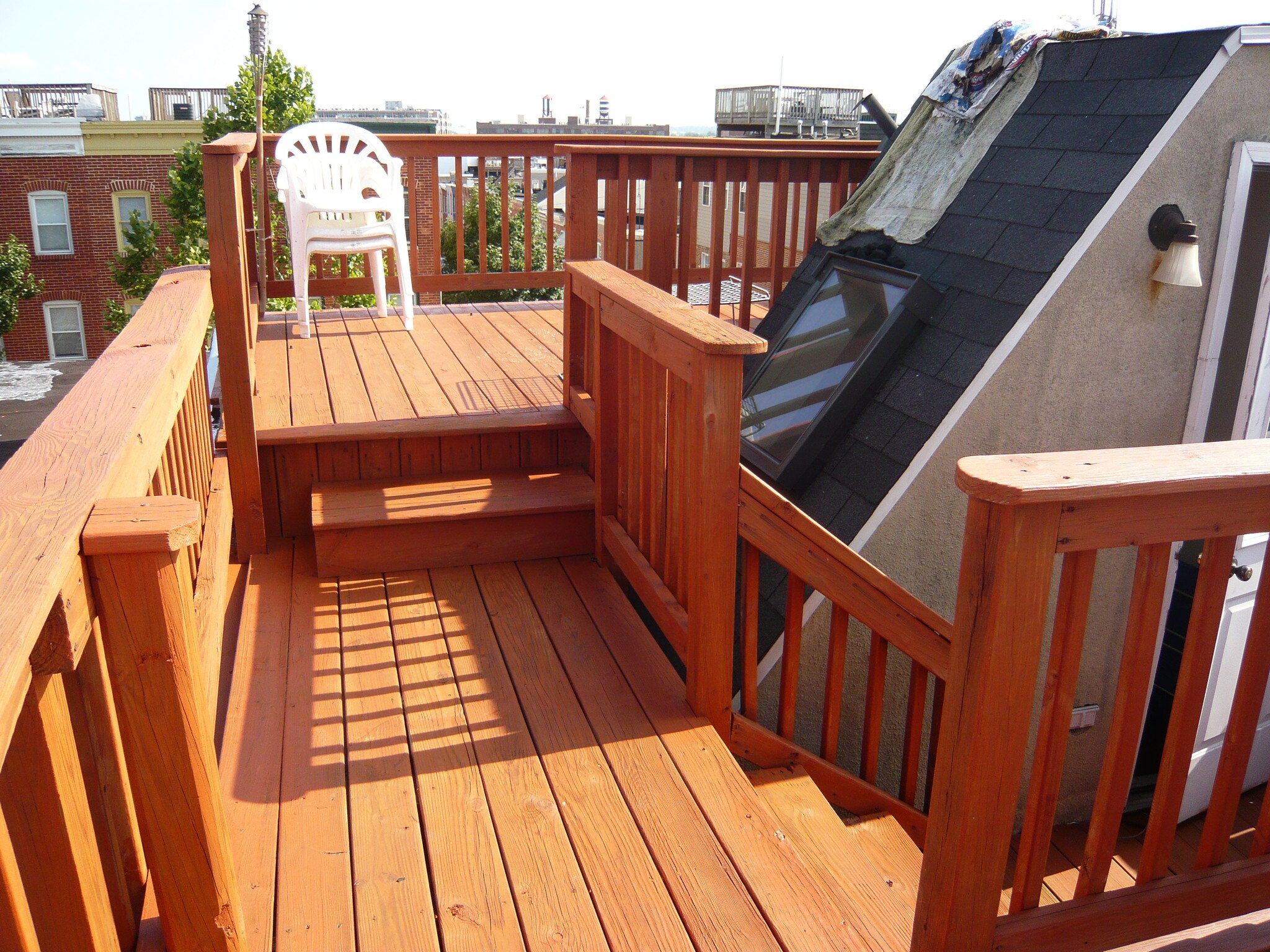 multi-level roof deck - 2922 Hudson St