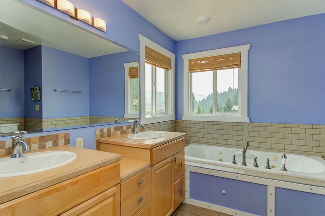 Building Photo - 21 Mores Creek Cir