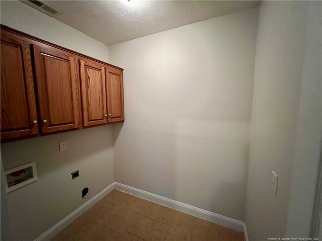 Building Photo - 346 Coverly Square