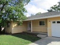 Building Photo - Cute Home Boasting Hardwood, close to Enloe and downtown Chico!