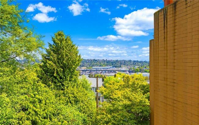 Building Photo - 3710 25th Pl W