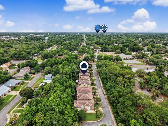 Building Photo - 490 Soundview Ct