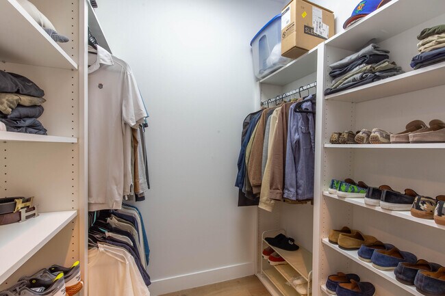 Building Photo - 8217 Xanthus Ln