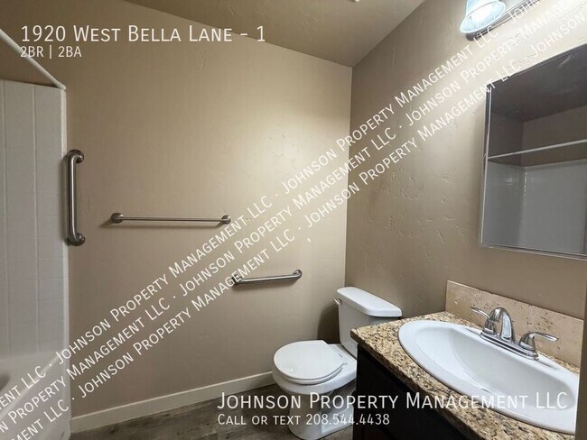 Building Photo - 1920 W Bella Ln