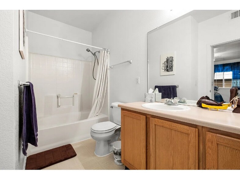 Building Photo - 3002 W Elizabeth St