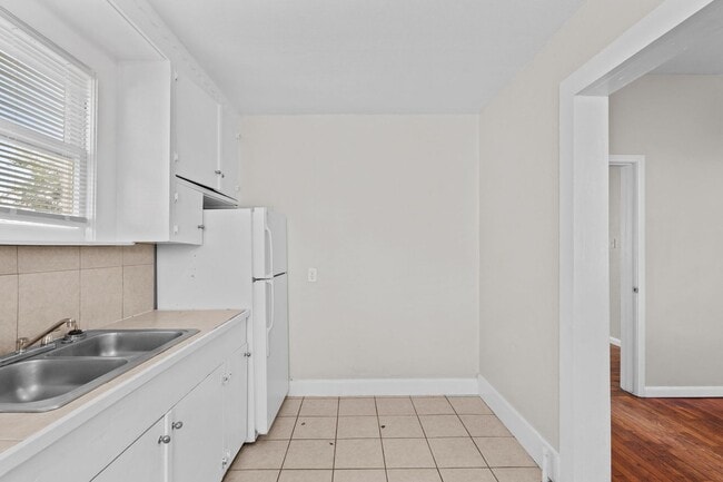 Building Photo - 4020 Avenue O 1/2