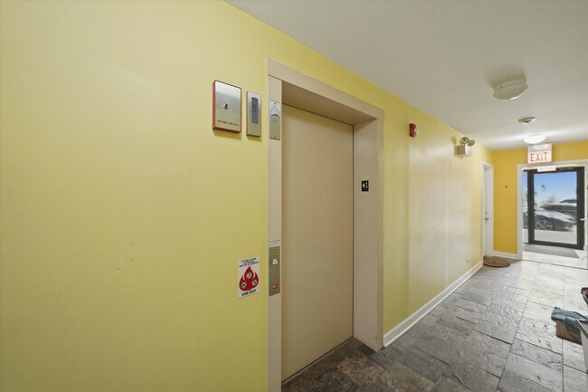 Building Photo - 3423 Ridgeland-102
