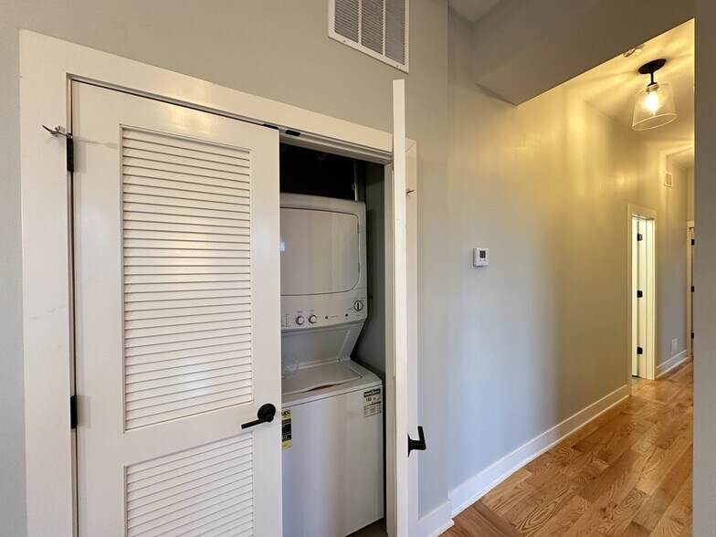 Building Photo - 3477 S Archer Ave