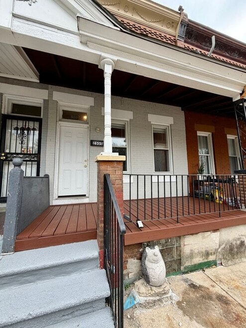 Building Photo - 2555 N Hollywood St