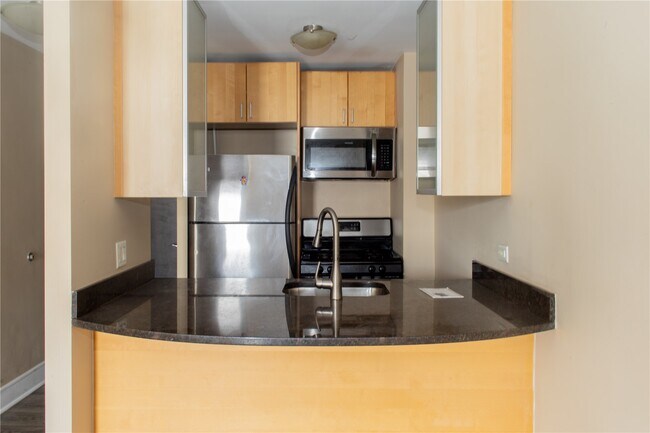 Building Photo - 210 N 17th St
