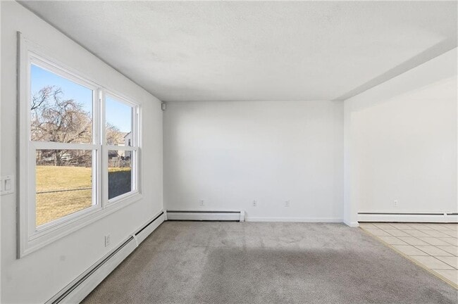 Building Photo - 10 Henry St