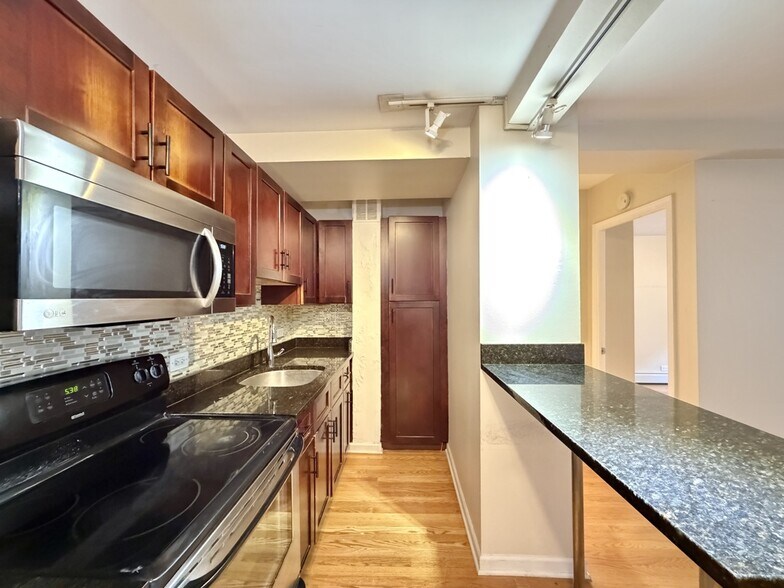 Building Photo - 4180 N Marine Dr