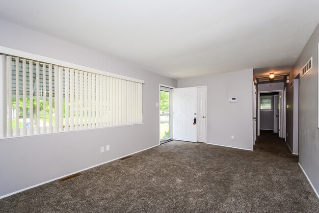 Building Photo - 455 Moule Dr