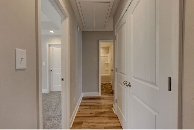 Building Photo - Luxury Home