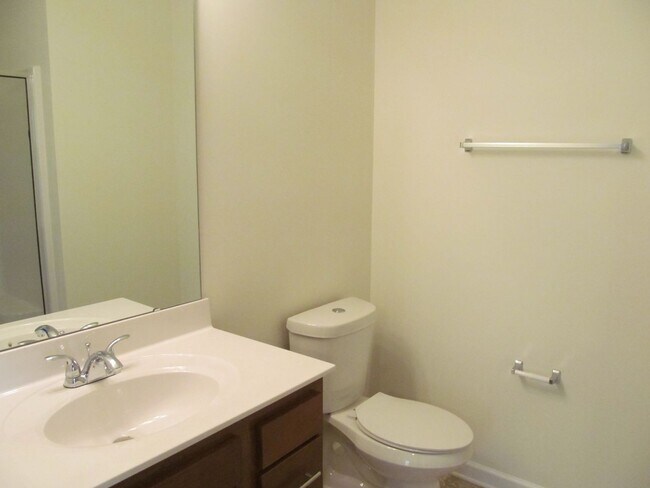 Building Photo - Spacious Condo!