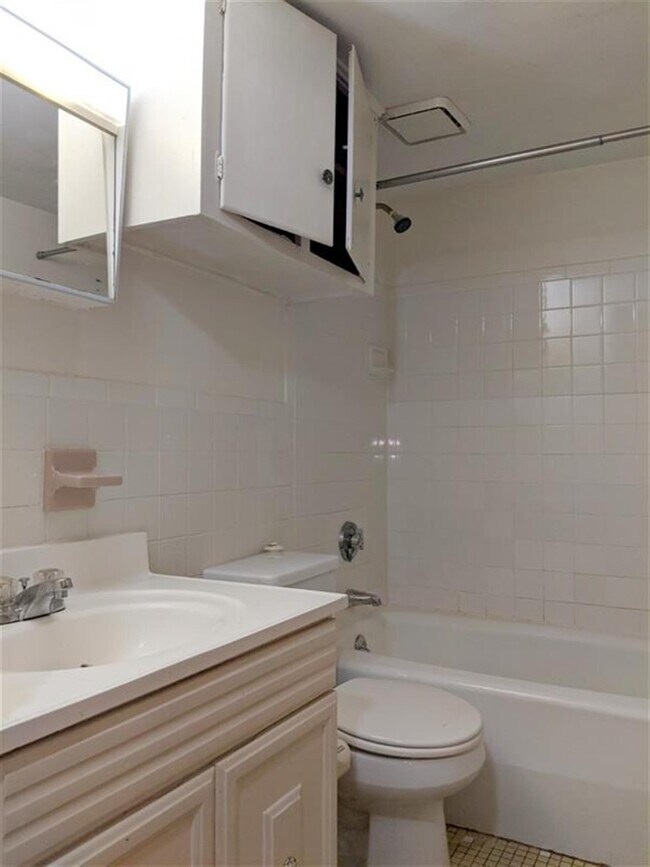 Building Photo - 11 Cameron Ave