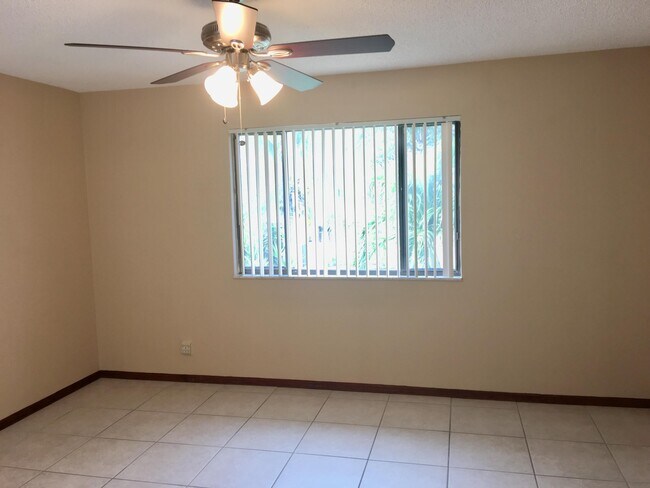 Building Photo - 139 Sparrow Dr