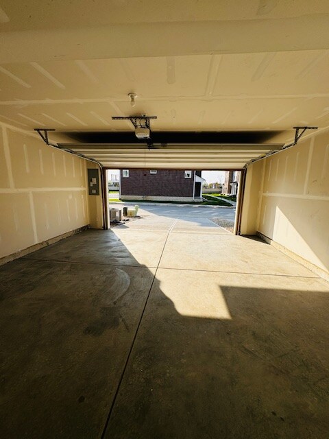 Building Photo - 4883 Gilbert Dr