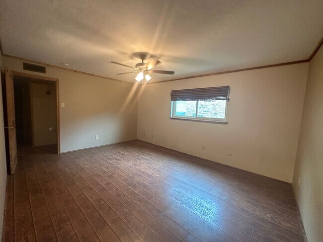 Building Photo - Adorable Home on Corner LOT- COMING SOON