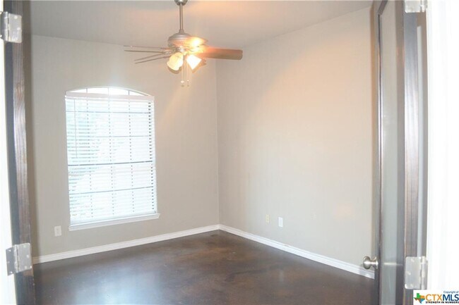 Building Photo - 5504 Spring Valley Dr