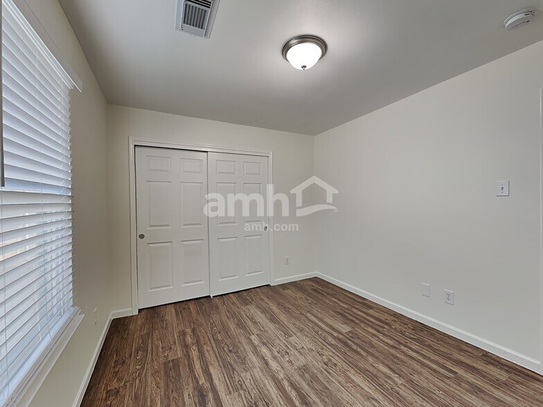 Building Photo - 11731 Rolling Stream Dr