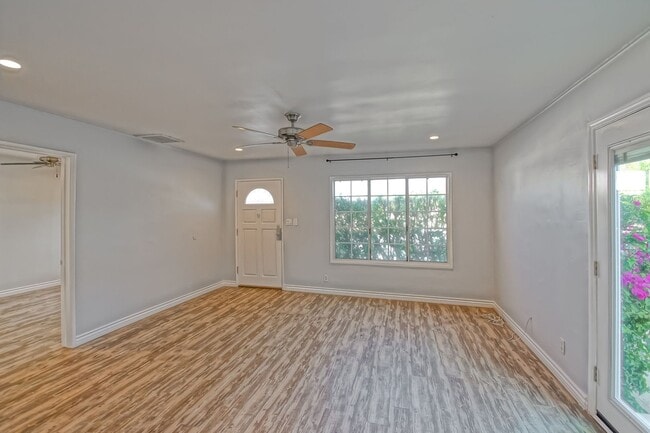 Building Photo - CHARMING & AIRY HOME W/ SPACIOUS FENCED YARD & LARGE 2-CAR GARAGE CLOSE TO SCHOOLS, SHOPPING & MI...