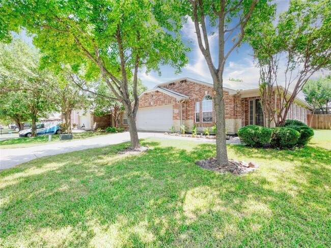 Building Photo - 6925 Red Bluff Dr
