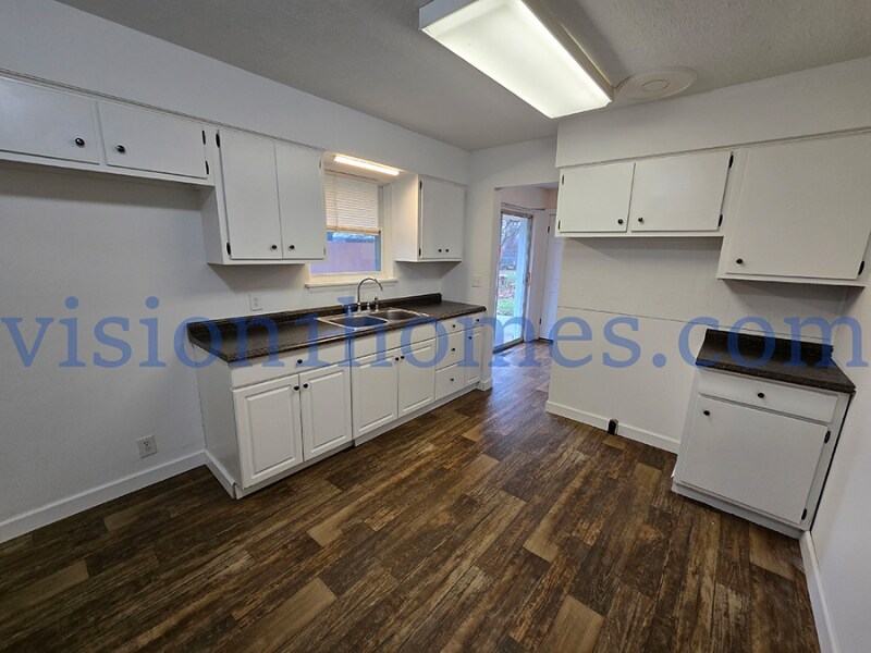 Building Photo - 433 Lewis Blvd